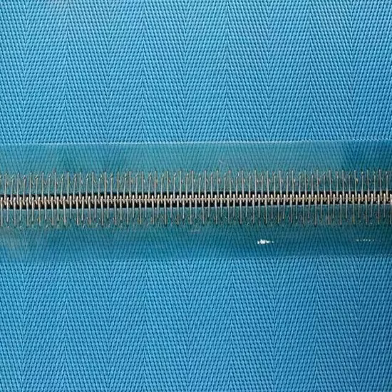 Onduleuse en polyester Convoyeur de papier Désulfuration Armure toile Tissu antistatique Presse à spirale pour animaux de compagnie Maille fondue Filtre de déshydratation des boues Ceinture en treillis métallique
